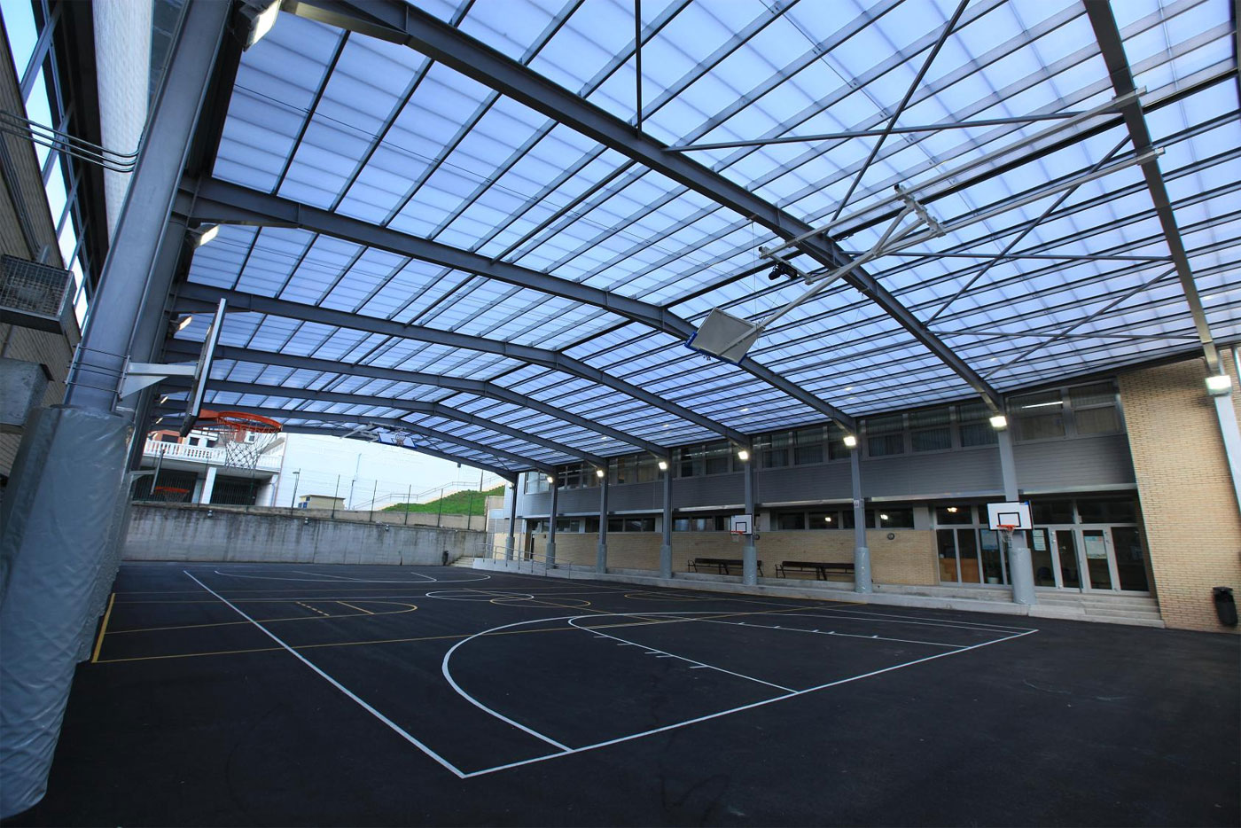 Onduline amplía su gama de productos plásticos para cubiertas y