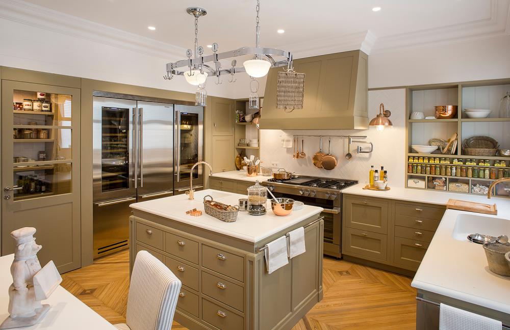 Libertad creativa en las cocinas con molduras Orac Decor