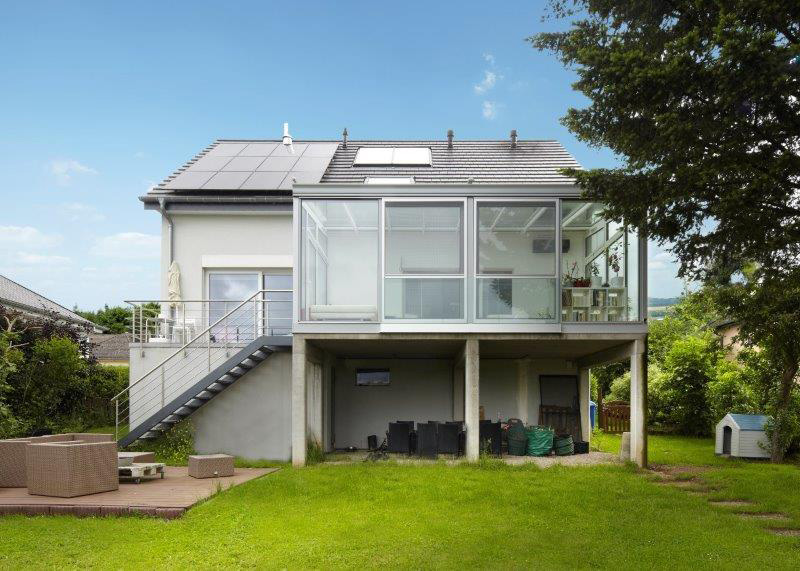 KAWNEER lanza una nueva versión de su puerta corredera KASTING