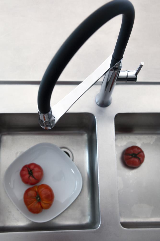 Ramon Soler® presenta nuevo grifo de cocina extraíble con sistema de
